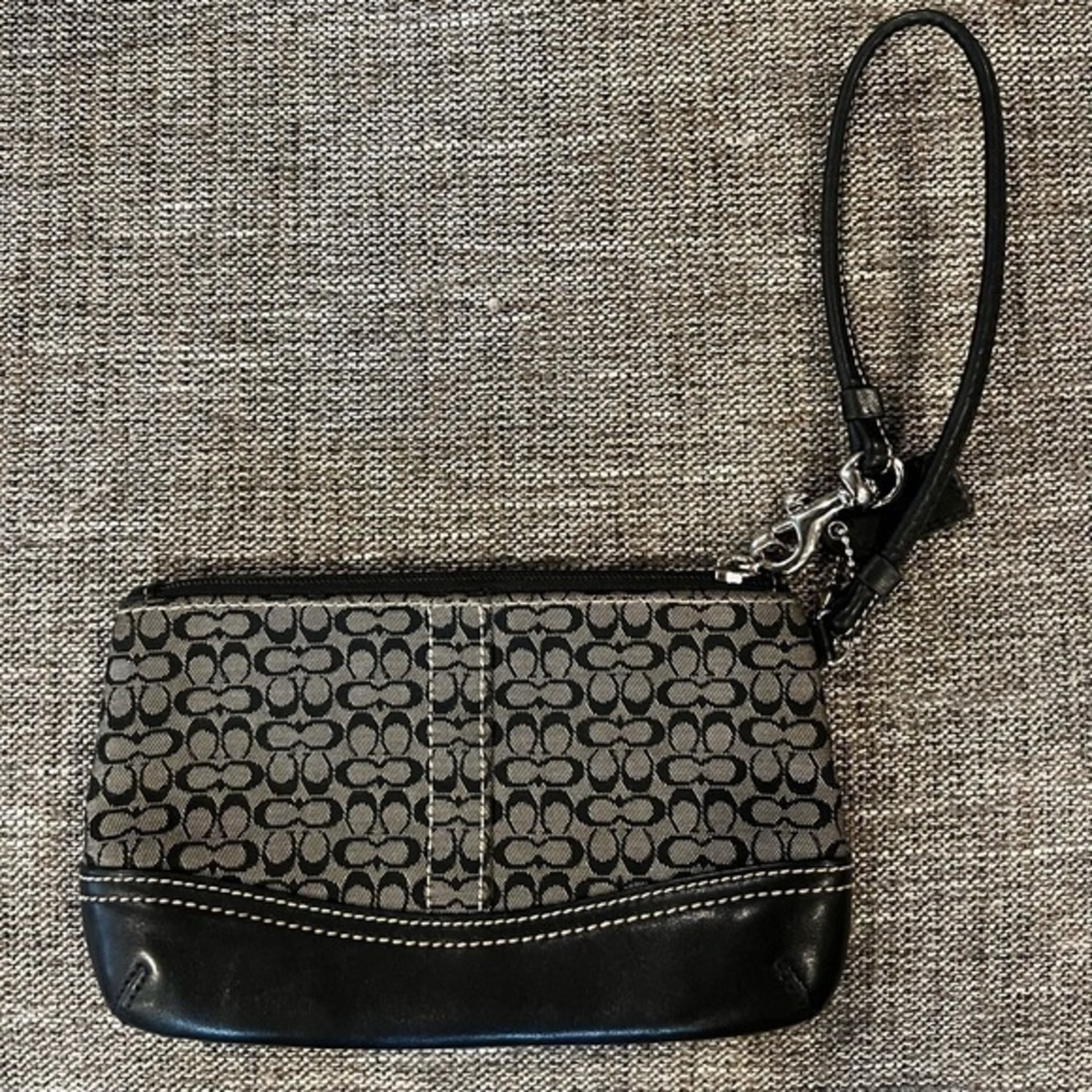EUC COACH small signature wristlet